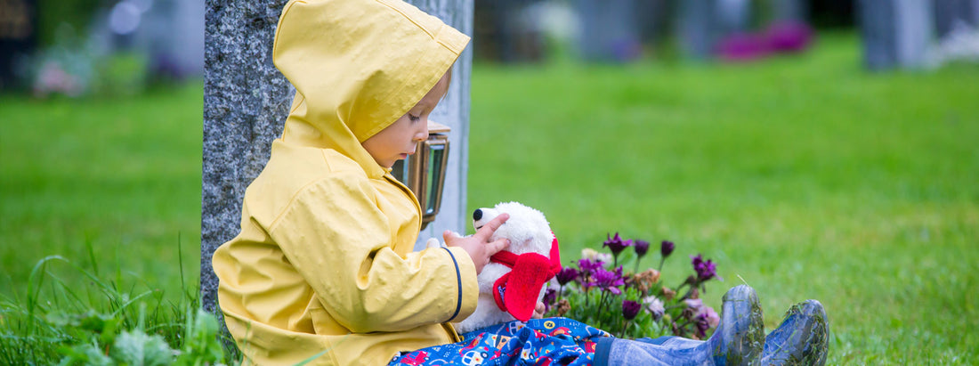 Rituale zur Trauerbewältigung für Kinder: Einfühlsame Wege, sich von Oma und Opa zu verabschieden