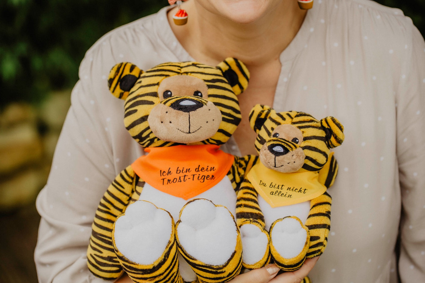 Das große „Trost-Tiger“ Paket: großer Trost-Tiger, Kinderbuch mit Postkarten-Set + Poster im personalisiertene Rucksack