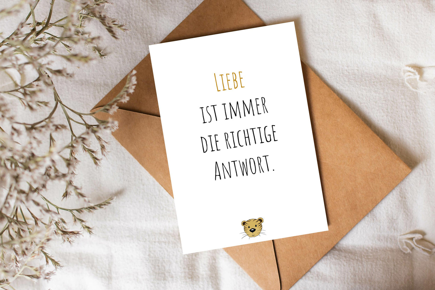 Trost-Tiger Postkarte mit Spruch "Liebe ist immer die richtige Antwort"